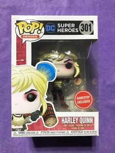 Funko Pop! Heroes #301 DC Universe - Harley Quinn - GameStop (Exclusivo) - Imagen 1 de 11