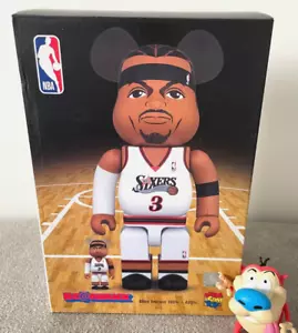 Sigillato Medicom Bearbrick Allen Iverson 400% 100% Set di 2 giocattoli Philadelphia 76ers - Foto 1 di 3
