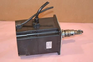 Servomotor de CA Yaskawa SGMP-15AWYR12 1500w 7.5a 200v 3000r/min - Imagen 1 de 4