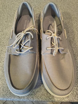 Skechers On the Go Men's Size 9.5 Gray W/White Laces Air Cooled GoGa Mat - Image 1 of 4