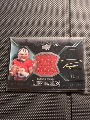 Russell Wilson Upper Deck 2012 negro brillante materiales de novato automático RC #39/99 RC Foto 1 de 2
