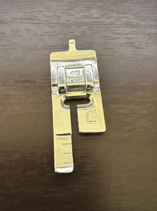 Husqvarna Viking ojal máquina de coser prensatelas pie "C" parte # 4117389-45 - Imagen 1 de 3