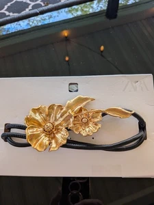 Cinturón para mujer ZARA SS25 flor dorada cordón negro glamour  - Imagen 1 de 10