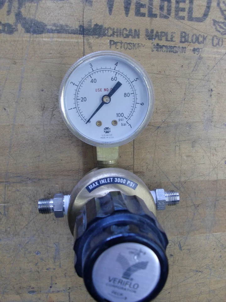 Regulador de latón Veriflo 0-100 PSI retirado del laboratorio Foto 1 de 1