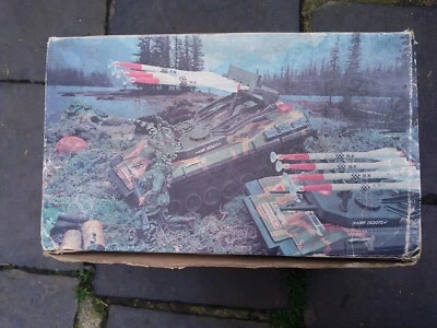 ANCIEN JOUET TANK LANCE MISSILE DE MARQUE REEL - Photo 1/4