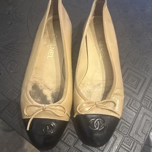 CHANEL Beige Black Cap Toe Lambskin Ballet Flats Shoes SZ 38.5 - Imagen 1 de 9