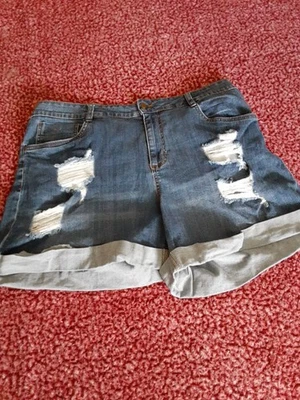 Pantalones cortos desgastados Dollhouse para mujer talla 18 Foto 1 de 4