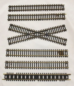 AHM Messing 30 Grad Kreuzbahn, Doppelspurbahn ??? , & 4 je 9 Zoll gerade - HO - Bild 1 von 6