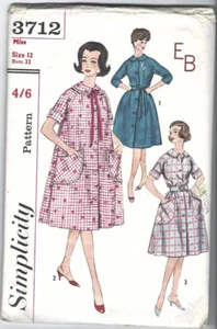 Simplicity Pattern 3712, Vintage Robe or Dress, Alphabet Transfer, Size 12 B32 - Bild 1 von 2