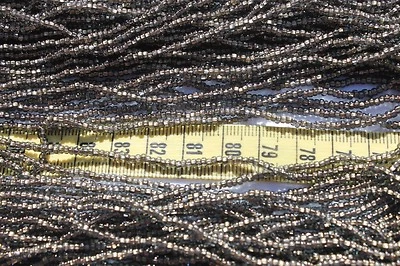 Cuentas de semillas de vidrio checo gris 10/0 forradas de latón/hank Foto 1 de 2