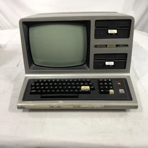 Radio Shack TRS-80 Model III Micro Computer 26-1083~ AS IS FOR PARTS/REPAIR - Afbeelding 1 van 9