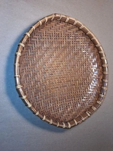 Hand Woven from Philippines 12" MCM Boho Vintage Winnowing Sieve Or Serving Tray - Foto 1 di 4