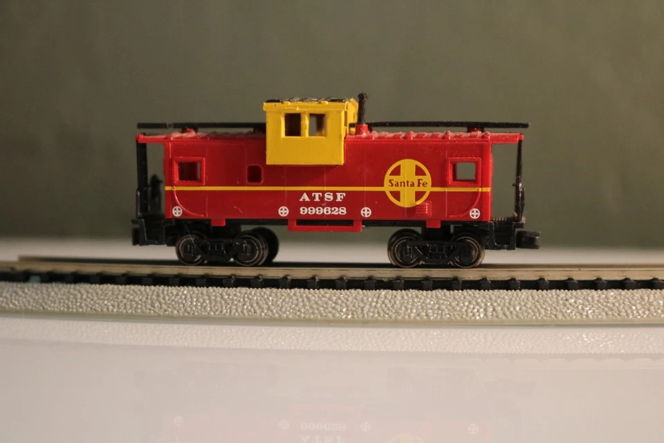 N Scale Bachmann Santa Fe Wide vision caboose  - Image 1 of 1