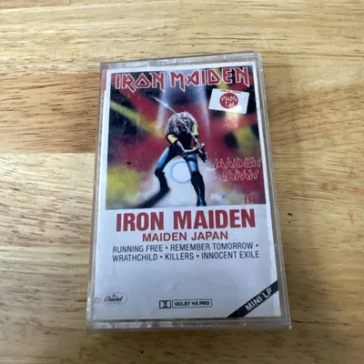 Iron Maiden - Maiden Japan Cassette Tape, Capitol, Live 1981, EP, Clear Shell Foto 1 de 4