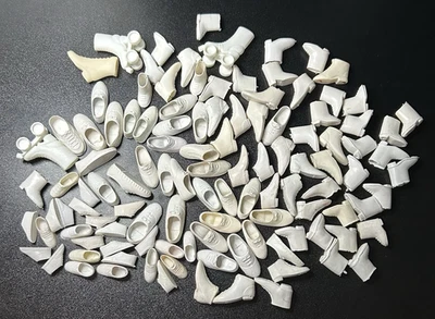 Barbie Ken & Friends MOD de colección ~LOTE DE BOTAS Y ZAPATOS BLANCOS~ Pares Individuales DAÑADOS Foto 1 de 4