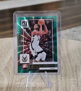 Giannis Antetokounmpo 2022-23 Donruss Holo Green Laser #53 - Picture 1 of 2