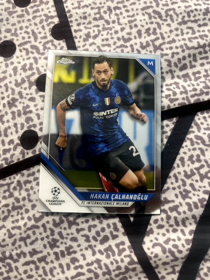 Topps Chrome 2022 Champions League Hakan Calhanoglu FC Internazionale - 1 Card - Image 1 of 1