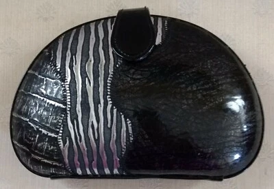 BOLSO DE NOCHE CLUTCH HARD CLAM SHELL ~ Negro y Plateado ~ Cierre a Presión ~ Correa Foto 1 de 4