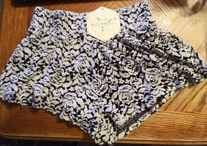 Rachael & Chloe Size Medium Skort Black Floral With shorts under 1.5" Ins BC1 - Picture 1 of 9