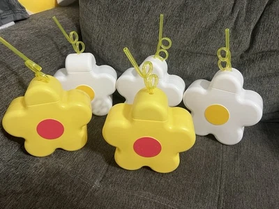 Barbie Retro Daisy Cups And Straws Birthday Party Decor White Yellow Pink - Image 1 of 4