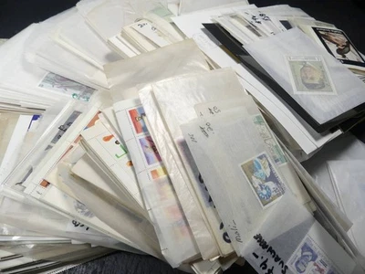 NobleSpirit} Lote mixto de estampillas en todo el mundo con temas, juegos, hojas de recuerdo Foto 1 de 4