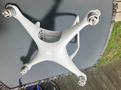 Drone Avanzado DJI Phantom 4 - Blanco (SOLO PARA PIEZAS, NO FUNCIONAL) Foto 1 de 4