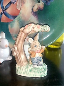 Lindo conejito de cerámica. columpio conejo en árbol - Imagen 1 de 7