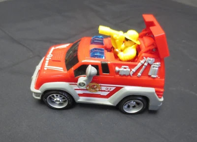 MATCHBOX HERO HAULERS 6" FIRE TRUCK SOUND & MOTORIZED POPOUT MAN 03 MATTEL 8835 - Image 1 of 4