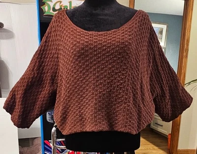 Suéter recortado manga dolman marrón talla M Urban Outfitters para mujer talla M Foto 1 de 4