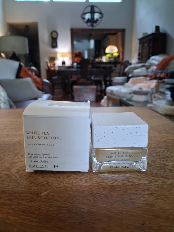 Elizabeth Arden • 白茶 • 皮肤解决方案 • 亮白眼霜 • 15 毫升 • 全新带盒 — 第 1/4 张图片