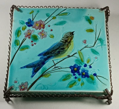 Azulejo/remache victoriano pintado a mano para pájaros con marco de metal, azul mayólica, V&B Foto 1 de 4