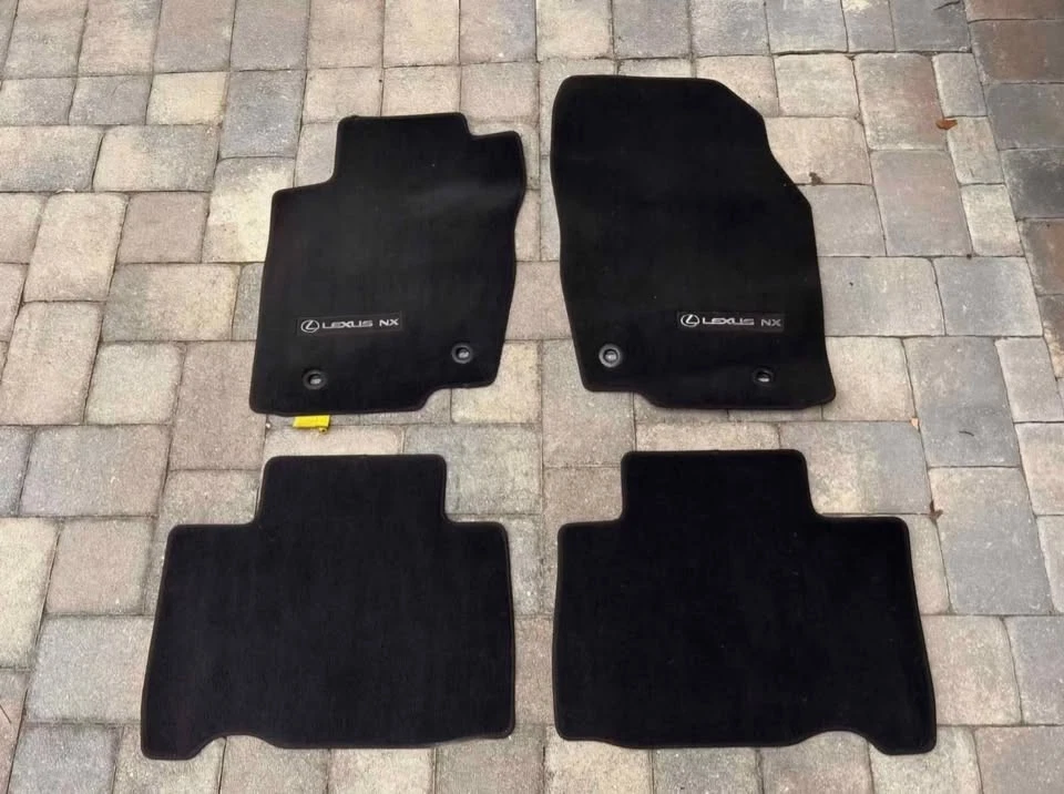 Alfombrillas originales Lexus NX200t NX300 (2015-2021) negras buen estado Foto 1 de 1