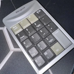 Targus Wireless Stow-n-Go USB Keypad Model AKP01US Computer Number Pad - Picture 1 of 6