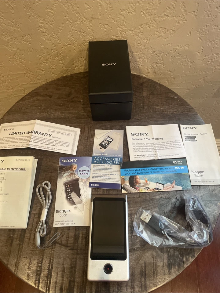 Cámara de video digital Sony Bloggie Touch MHS-TS10 plateada a presión/accesorios probados Foto 1 de 4