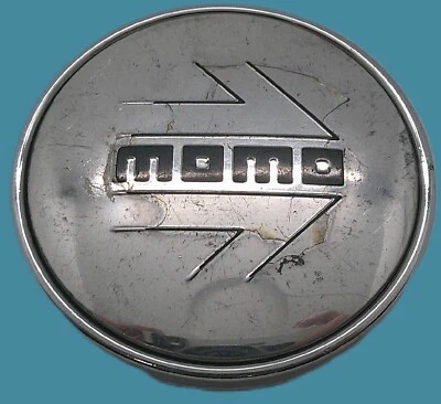 Tampa central MOMO 2 1/8" diâmetro - 1/2" espessura - Imagem 1 de 3