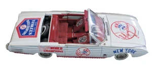 DANBURY MINT NY YANKEES 1961 WORLD SERIES CHAMPIONS FORD THUNDERBIRD CAR - Picture 1 of 7