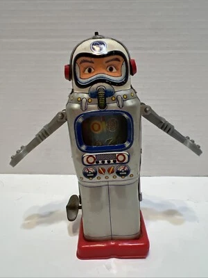 Alps Mechanical Television Spaceman Tin Robot Wind Up NASA Astronaut Japan WORKS - Image 1 of 4