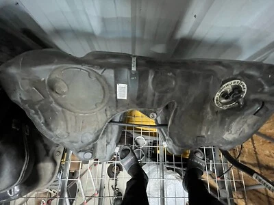 2006-2011 BMW 328i E90 E92 E92 N51 OEM plástico GAS TANQUE DE COMBUSTÍVEL 16117162162 - Imagem 1 de 4