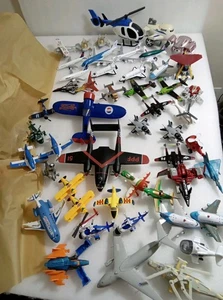 Huge Mixed Lot 52 Assorted Sizes Brands Diecast/Plastic Airplanes & Helicopters - Picture 1 of 17