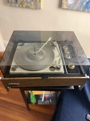 Reproductor de discos/radio de estado sólido Zenith Circle of Sound de colección. Solo piezas. Foto 1 de 3