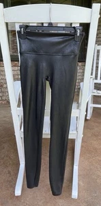 ✅Spanx by Sara Blakely schwarze Leggings Damen Gr. S/P glänzend Stretch Kunstleder - Bild 1 von 11