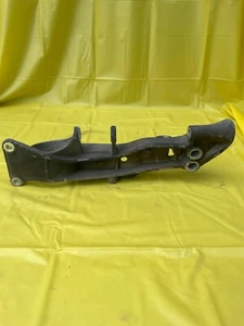 Soporte de montaje del brazo de control delantero derecho Porsche 911 993 99334111201 - Imagen 1 de 4