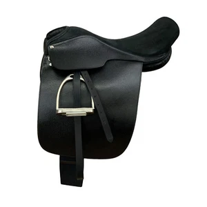 21" Black English Cutback Style Saddle With Fittings - Picture 1 of 2