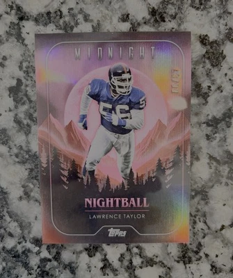 Fútbol americano medianoche Topps 2024 - Nightball Lawrence Taylor/99 Foto 1 de 2