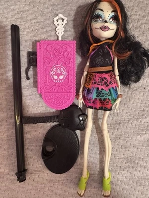 Monster High Scaris City of Frights Skelita Calaveras Doll 2012 READ - Image 1 of 4
