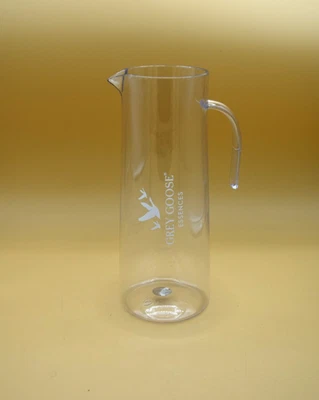 Jarra de plástico Grey Goose Vodka Essences de 10" de alto Foto 1 de 4