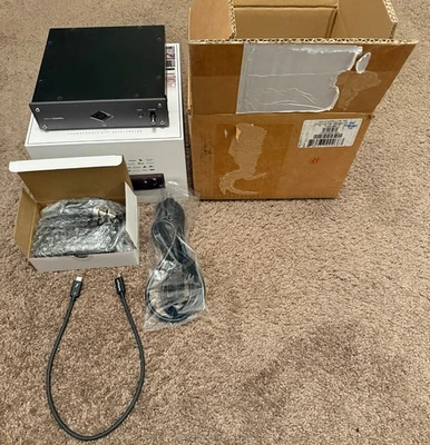 Universal Audio UAD-2 Satellite Thunderbolt 3 OCTO Core - Image 1 of 4