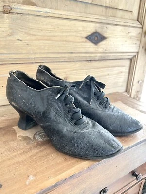 Edwardian French pair woman shoes BLACK LEATHER bobine heel WORN c1850 - Image 1 of 4