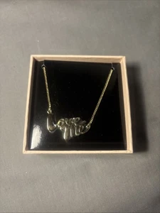 Cadena Victoria's Secret Love Me chapada en oro amarillo de 18" nueva en caja  - Imagen 1 de 4