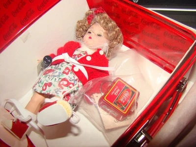 Muñeca Coca Cola Madame Alexander 28275 Días Escolares 8" con Llavero Fiambrera Foto 1 de 4